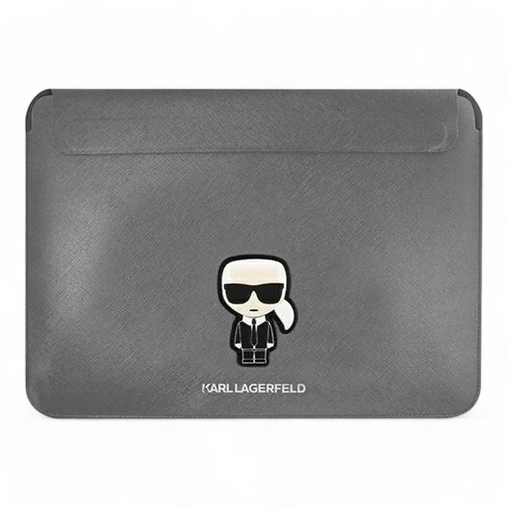 Estuche Karl Lagerfeld Comp Sleeve Saffiano Ikonik 14" Silver Computadora 14 Inch Color Gris